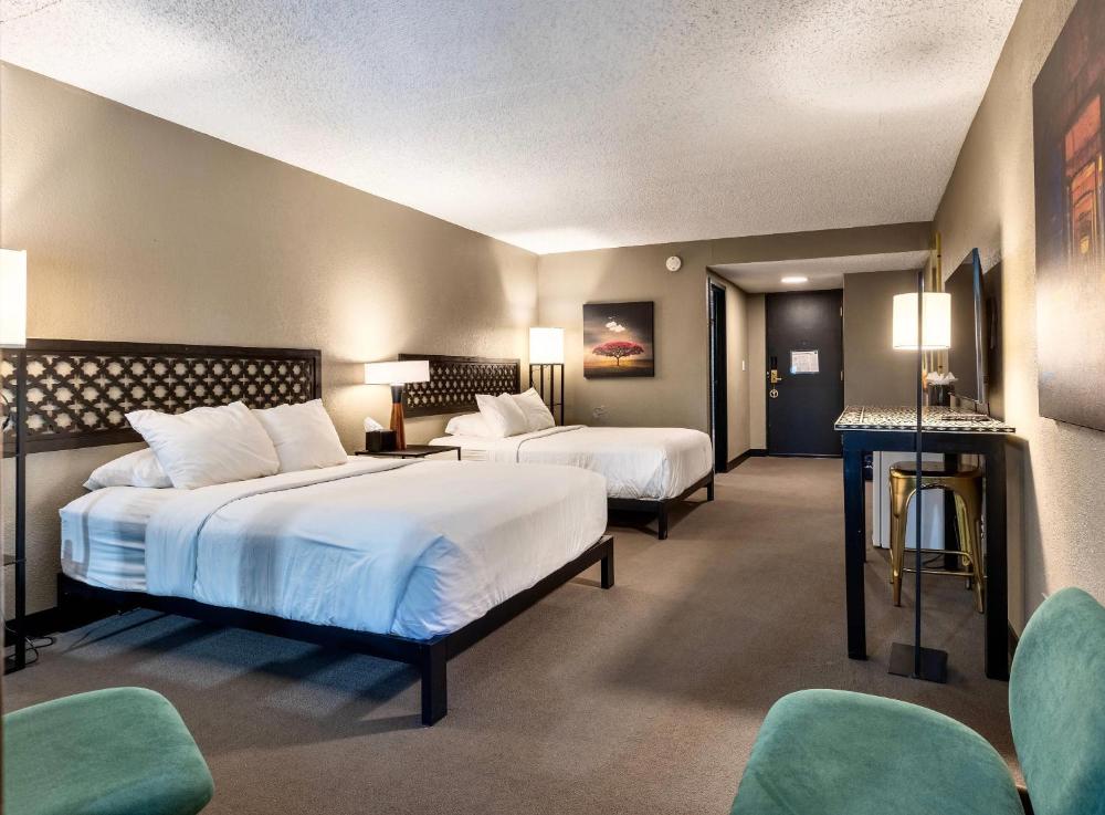 Queen Suite with Two Queen Beds - Disability Access/Non-smoking interior